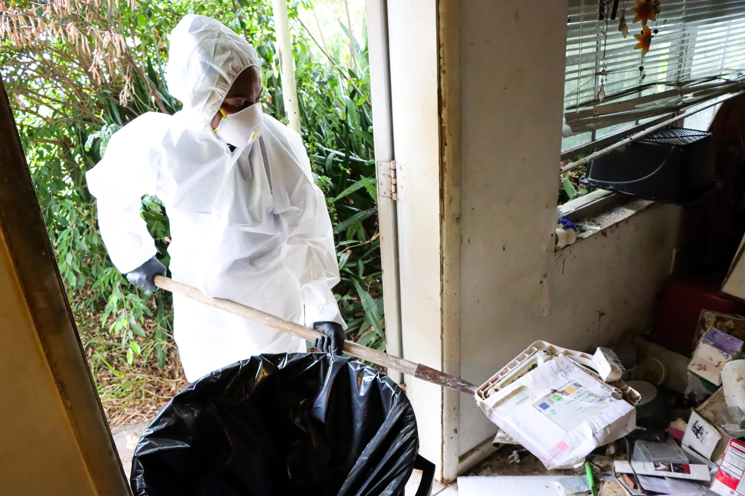 Hoarding and Clutter Cleanup in Commercial Estates